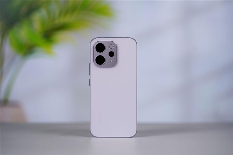 无感握持、出片惊艳！vivo S50首发全面评测：颜值与实力并存的全能旗舰